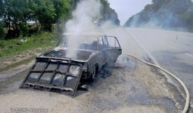 На одному з автошляхів Вінниччини під час руху загорівся автомобіль