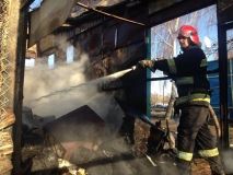На Вінниччині горіла СТО, вогонь знищив іномарку (Фото)