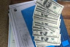 У Львові правоохоронці затримали лікарку під час одержання нею хабаря у сумі 8 тисяч доларів США 