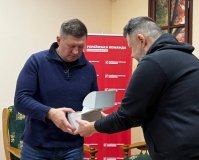 Знак довіри та братерства: волонтер «Української команди» Геннадій Ткачук отримав коїн від танкової бригади