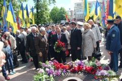 Вінничани вшанували День Перемоги над нацизмом покладанням квітів