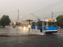 Вінничан попередили про раптове погіршення погоди: грози зі шквалами та градом