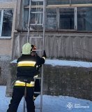 У Вінниці рятувальники допомогли містянам у двох екстрених випадках із зачиненими дверима