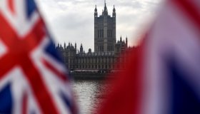 Уряд Британії готується позбавити права російських олігархів купівлі нерухомості 