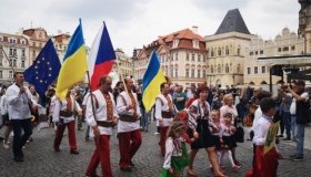 Українці провели парад вишиванок у Празі на знак подяки Чехії за допомогу