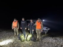 Заплив не вдався: столичних мешканців у гідрокостюмах затримали на Дністрі