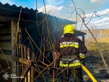 Чотири пожежі за добу: рятувальники Вінниччини вкотре попереджають про небезпеку необережності