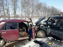 На Вінниччині рятувальники вирізали тіло загиблого водія з понівеченого авто (Фото)