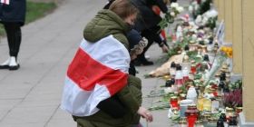 У Білорусі пройшла акція пам'яті загиблого Романа Бондаренко. Силовики затримали понад тисячу осіб і застосували сльозогінний газ