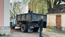 Толока з турботою про спадщину: у Вінниці впорядкували територію біля історичного особняка