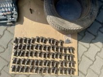 Спроба контрабанди: на Вінниччині в запасному колесі знайшли деталі для авіадвигунів