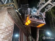 У Ладижині чоловік випав із п’ятого поверху: його госпіталізували