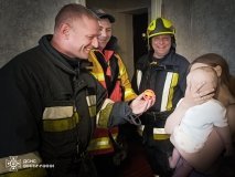 У Тульчині надзвичайники врятували немовля, чий пальчик застряг у іграшці
