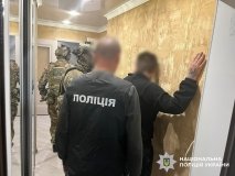 На Вінниччині викрили два шахрайські кол-центри: 37 операторів та понад 100 одиниць техніки
