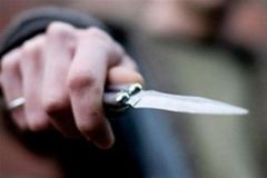У Києві 18-річний хлопець накинувся на перехожого з ножем (Відео)
