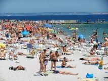 Нa пляже в Aркaдии зaдержaли пенсионерa по подозрению в рaзврaщении несовершеннолетней