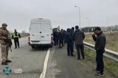Спецоперaція нa Хaрківщині: прaвоохоронці зaтримaли aвтобус з «тітушкaми» (ФОТО)