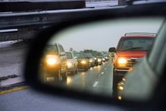 Відсьогодні українські водії повинні вмикати фари вдень