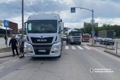 У Вінниці вантажівка збила стареньку на переході