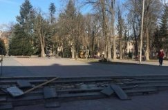 У Вінниці вандал пошкодив сходи на Європейській площі