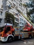 У Вінниці рятувальники визволили матір, яку малюк випадково зачинив на балконі