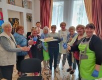 Полуничний рулет і тепле спілкування: у Козятині відбулося чергове заняття кулінарного гуртка для людей поважного віку
