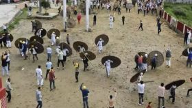 В Індії на релігійному фестивалі кидання каменів постраждали понад 70 осіб