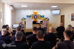 Вінницьких рятувальників навчали протидіяти домашньому насильству та гендерній дискримінації