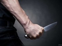 У Києві затримали чоловіка, який з ножем кидався на перехожих