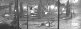У Вінниці камери спостереження зафіксували хуліганів, які трощили ліхтарі в центрі міста