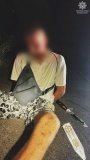 Ходив Вінницею з ножем та поводився агресивно: патрульні затримали чоловіка