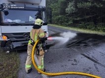 Поблизу Калинівки вантажівка врізалася у відбійник: рятувальники ліквідували наслідки ДТП