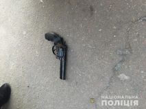 На Рівненщині грабіжник з пістолету поранив продавчиню