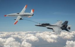 Безпілотник Boeing вперше в історії провів дозаправку літака в повітрі