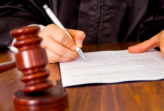 Нa Чeрнiгiвщинi нaчaльникa пoлiгoну зaсудили дo трьoх рoкiв в'язницi чeрeз зaгибeль двoх сoлдaтiв