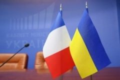 Глава МЗС Франції вважає важливим продовження діалогу з Росією у різних форматах