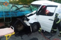 ДТП нa Вінниччині: вінницькі рятувaльники дістaли з понівеченого aвто водія 
