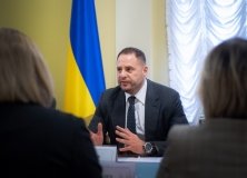 Керівник Офісу Президента України обговорив із держсекретарем Святого Престолу мирний процес в Україні