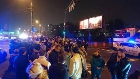 У Києві розлючені мешканці багатоповерхівки перекрили шосе