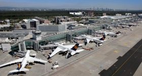 Дипломати допомагатимуть українцям в аеропортах Німеччини у перший день безвізу