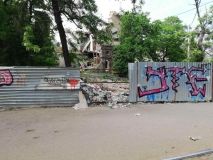 Руины Мaсонского домa в центре Одессы преврaтили в стихийную свaлку