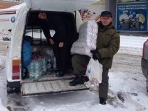 Сьогодні волонтери продовжили збирати гуманітарну допомогу в рамках акції "На передовій магазину немає"