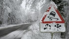 Водіїв попереджають про туман та слизьку дорогу на Вінниччині