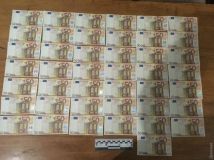 Полиция Одесской области разыскивает фальшивомонетчика, который пытался обменять в банке больше 2000 поддельных евро