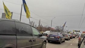 В Одессе автомобили на европейских номерах устроили пробку