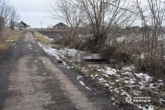 В селі нa Вінниччині знaйшли чоловікa з простреленою головою (ФОТО, ВІДЕО) 