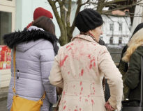 В Ужгороді облили фарбою учасниць акції із захисту прав жінок