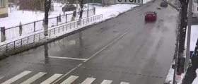 У Вінниці камери ситуаційного центру зафіксували, як чоловіка збила машина (Відео)