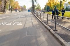 Біля вінницької школи ставлять паркан, щоб підвищити безпеку дітей (Фото)