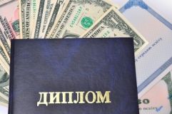 Суд призначив 153 тис. грн. застави вінницькому викладачеві, який попався з хабарем